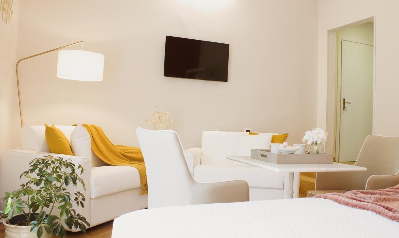 Accanto Al Centro B&B Prato  Ngoại thất bức ảnh